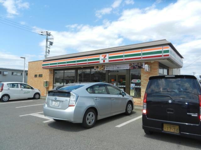 ファミリーマート八街中央店(コンビニ)まで1767m 八街は23ｰ10貸家