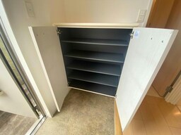 ｼｭｰｽﾞﾎﾞｯｸｽ※他号室の参考写真となります