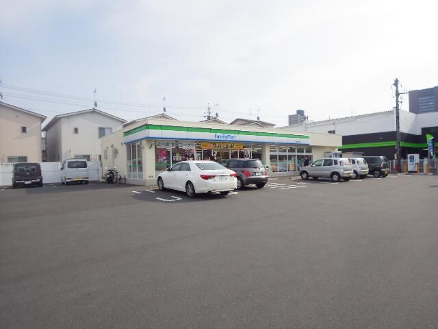 ファミリーマート清水楠新田店(コンビニ)まで135m 東海道本線/草薙駅 徒歩14分 1階 築36年