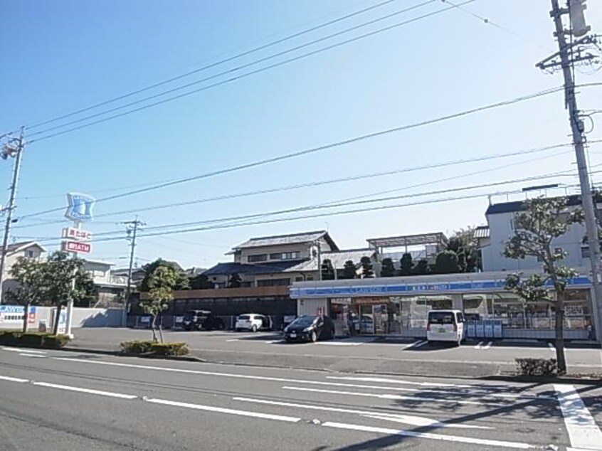 ローソン清水草薙杉道店(コンビニ)まで996m 静岡鉄道静岡清水線/狐ケ崎駅 徒歩10分 1階 築23年