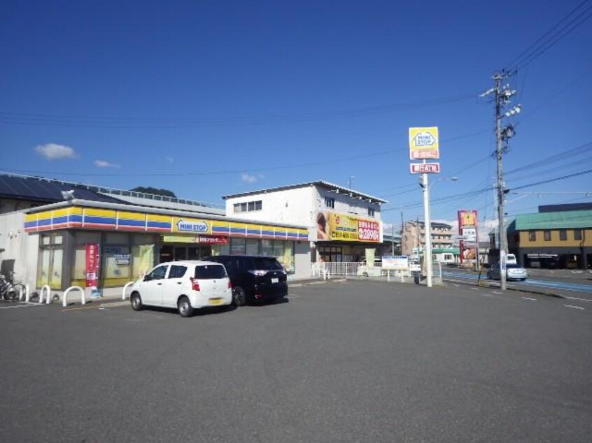 ミニストップ静岡瀬名川店(コンビニ)まで441m 東海道本線/静岡駅 バス28分瀬名川東下車:停歩4分 1階 築21年