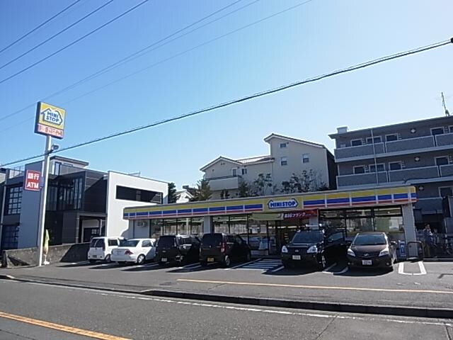 ミニストップ静岡谷田店(コンビニ)まで11m 静岡鉄道静岡清水線/県立美術館前駅 徒歩6分 2階 築28年