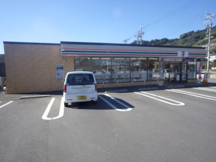 セブンイレブン清水鳥坂店(コンビニ)まで211m 東海道本線/静岡駅 バス28分瀬名川東下車:停歩4分 1階 築21年