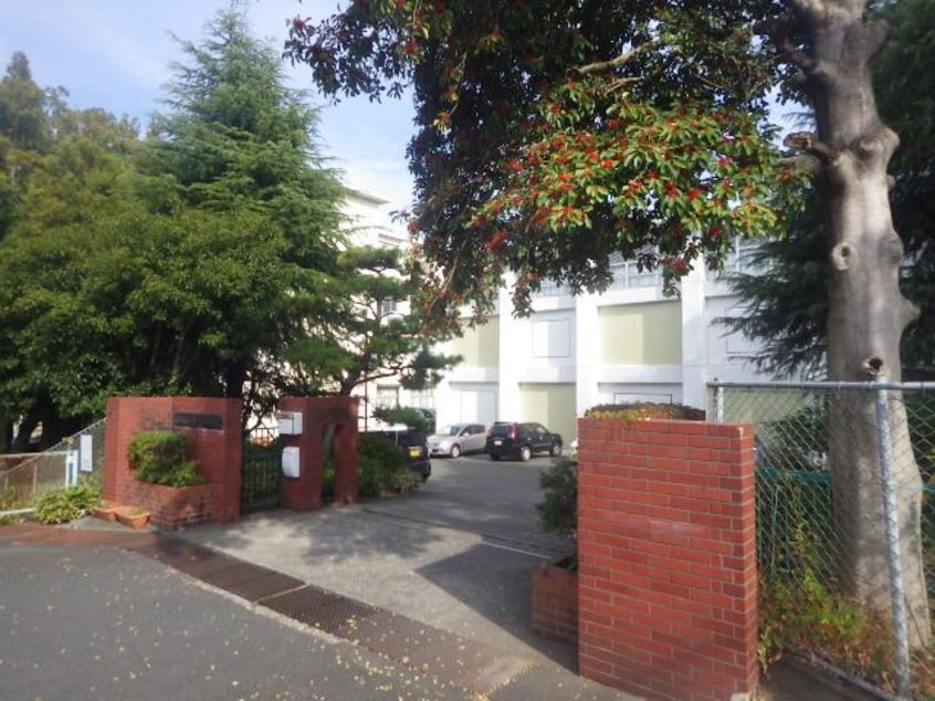 静岡市立東豊田中学校(中学校/中等教育学校)まで607m 静岡鉄道静岡清水線/県立美術館前駅 徒歩7分 2階 築18年