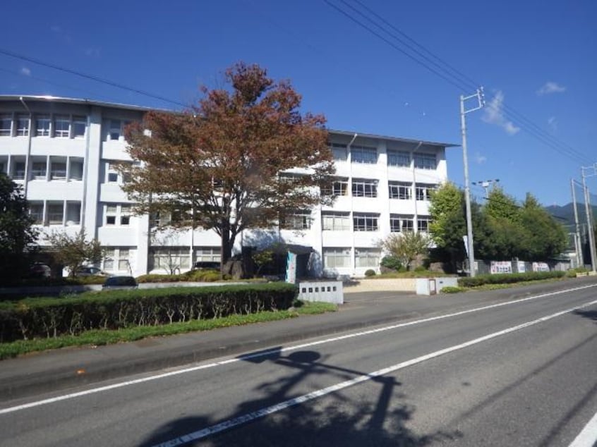 静岡市立竜爪中学校(中学校/中等教育学校)まで437m 東海道本線/静岡駅 バス31分瀬名新田下下車:停歩4分 2階 築32年