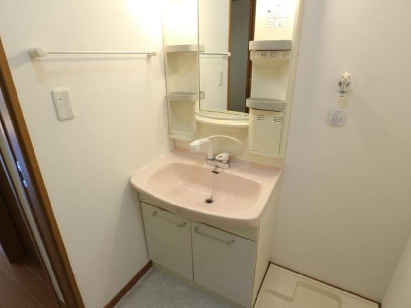  東海道本線/草薙駅 バス14分西奈小学校前下車:停歩2分 1-2階 築22年