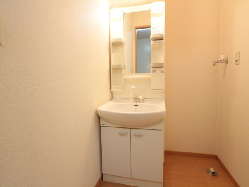  東海道本線/静岡駅 バス30分鳥坂営業所下車:停歩10分 1階 築18年