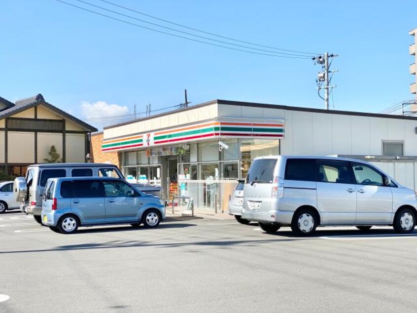 セブンイレブン静岡国吉田店(コンビニ)まで370m 静岡鉄道静岡清水線/県総合運動場駅 徒歩4分 1階 築30年