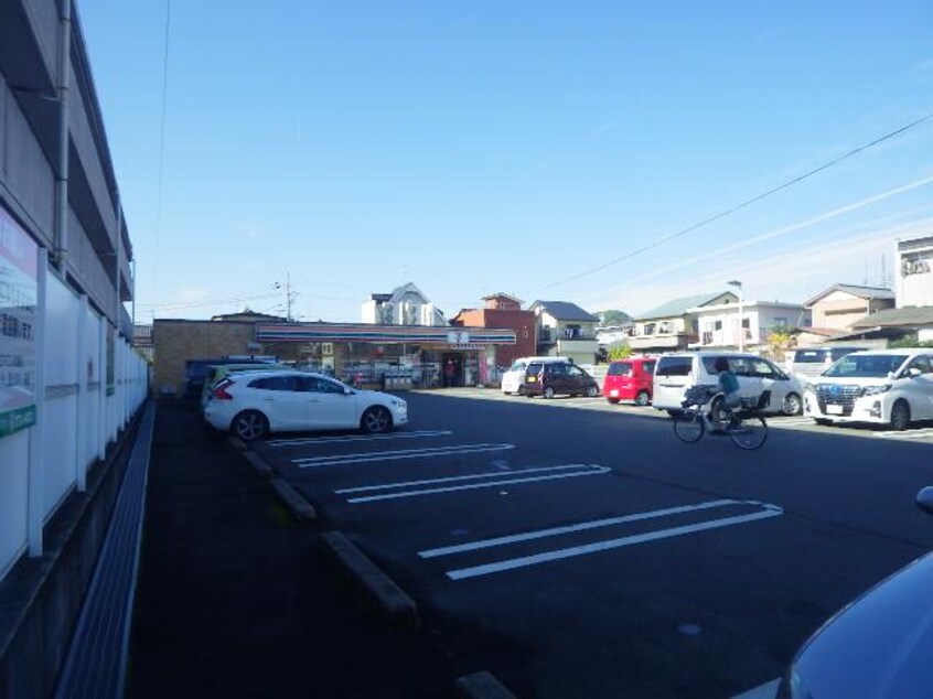 セブンイレブン静岡瀬名店(コンビニ)まで669m 東海道本線/静岡駅 バス22分南瀬名町下車:停歩9分 3階 築33年