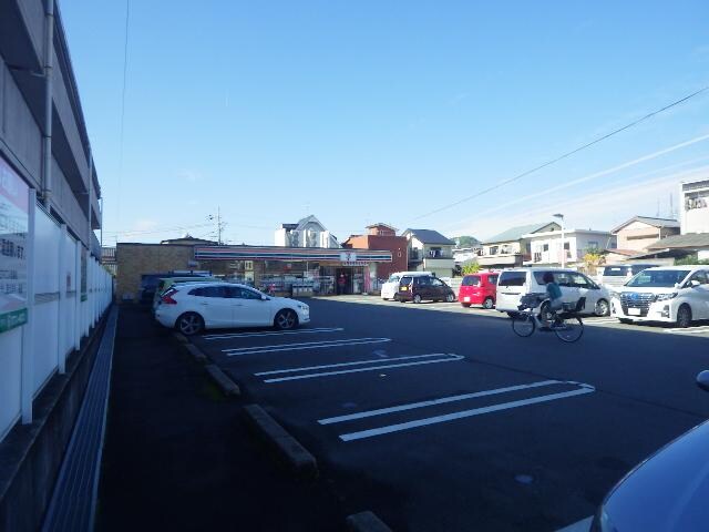 セブンイレブン静岡瀬名店(コンビニ)まで422m 東海道本線/草薙駅 バス8分瀬名川北下車:停歩7分 2階 築16年