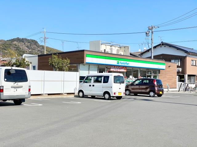 ファミリーマート静岡瀬名川店(コンビニ)まで520m 東海道本線/草薙駅 徒歩19分 2階 築28年