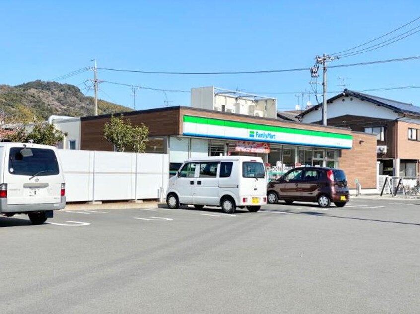 ファミリーマート静岡瀬名川店(コンビニ)まで520m 東海道本線/草薙駅 徒歩19分 2階 築28年