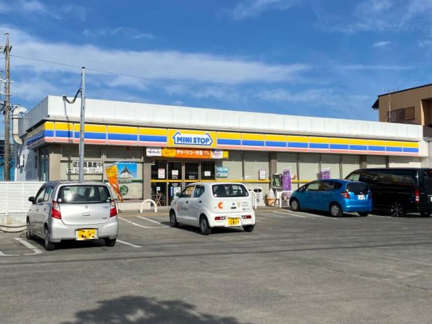 ファミリーマート清水楠新田東店(コンビニ)まで244m 静岡鉄道静岡清水線/御門台駅 徒歩10分 3階 築37年