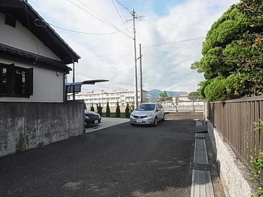 静岡市立清水第八中学校(中学校/中等教育学校)まで1425m 静岡鉄道静岡清水線/狐ケ崎駅 徒歩14分 2階 築14年