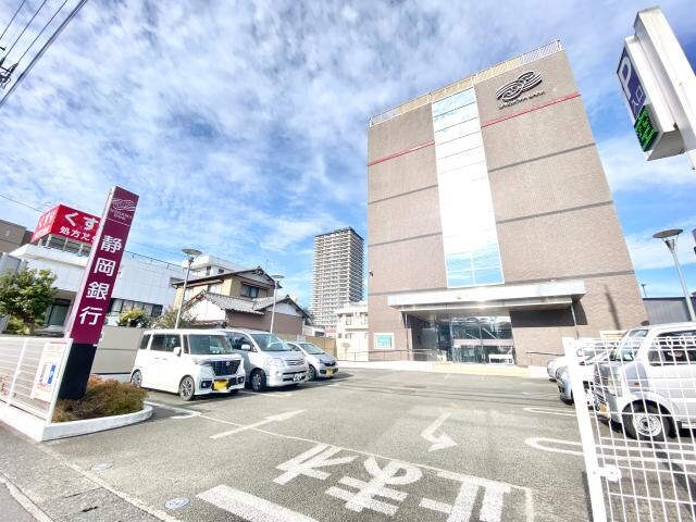 静岡銀行草薙支店(銀行)まで388m 静岡鉄道静岡清水線/草薙駅 徒歩7分 1階 築31年