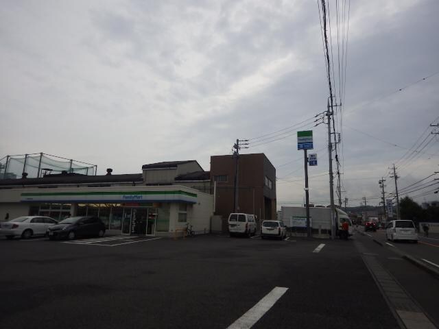 ファミリーマート静岡池田街道店(コンビニ)まで965m 東海道本線/東静岡駅 徒歩27分 1階 築33年