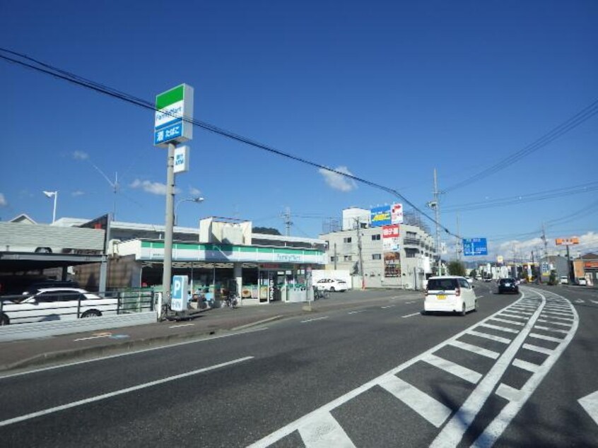 ファミリーマート静岡瀬名川店(コンビニ)まで592m 東海道本線/草薙駅 徒歩15分 2階 築17年