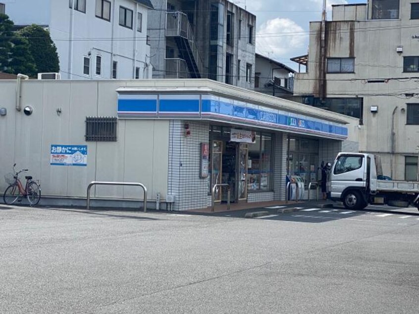 ローソン清水草薙杉道店(コンビニ)まで501m 静岡鉄道静岡清水線/御門台駅 徒歩3分 2階 築33年