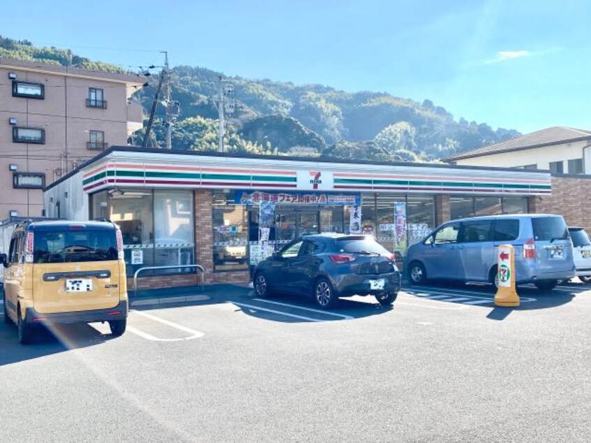 セブンイレブン静岡瀬名６丁目店(コンビニ)まで549m 東海道本線/草薙駅 バス20分瀬名新田下車:停歩3分 2階 築26年