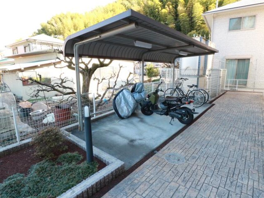  東海道本線/草薙駅 バス12分瀬名リンク西奈前下車:停歩5分 1階 築15年