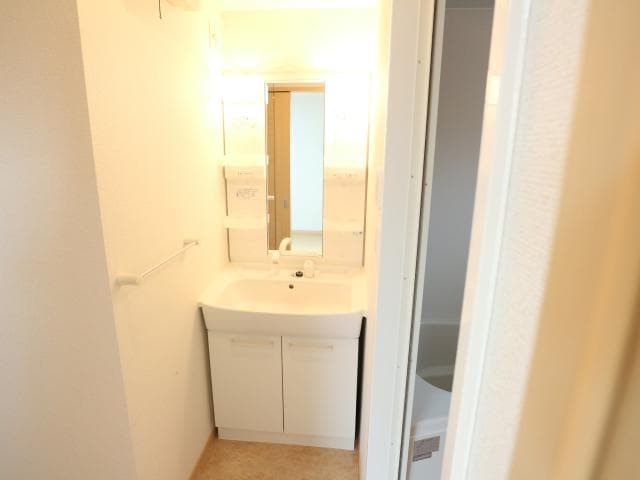  東海道本線/草薙駅 バス12分瀬名リンク西奈前下車:停歩5分 1階 築15年