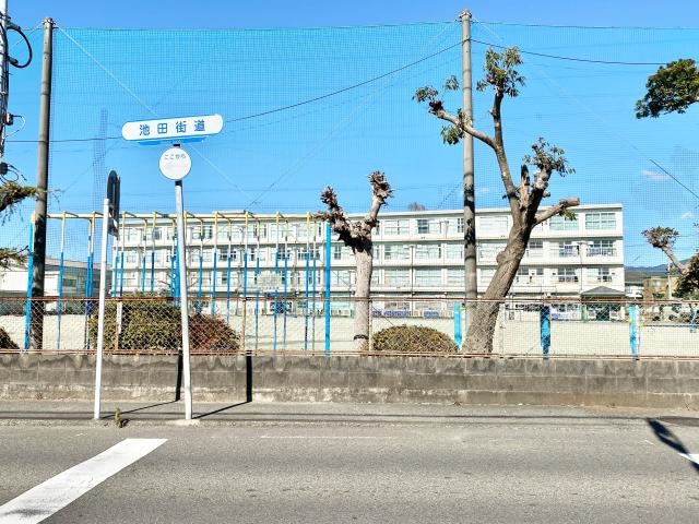 静岡市立東豊田小学校(小学校)まで395m 東海道本線/静岡駅 バス20分西峯田下車:停歩3分 2階 築44年