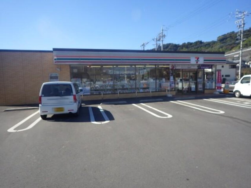 セブンイレブン清水鳥坂店(コンビニ)まで211m 東海道本線/静岡駅 バス24分鳥坂営業所下車:停歩6分 1-2階 築48年