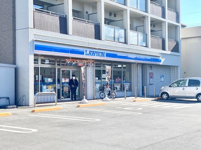 ローソン静岡東瀬名町店(コンビニ)まで217m 東海道本線/草薙駅 バス9分東瀬名町下車:停歩1分 1階 築27年