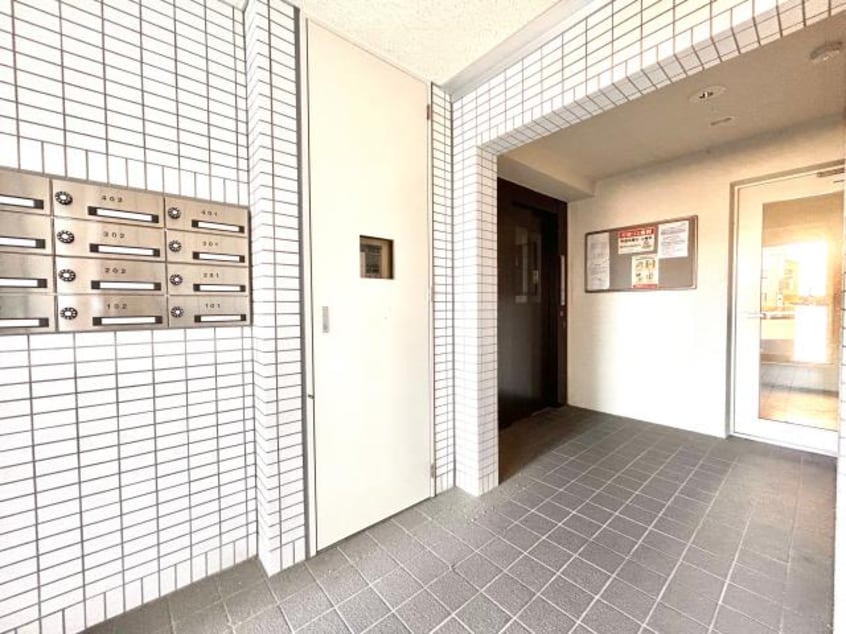  東海道本線/静岡駅 バス20分南瀬名町下車:停歩13分 1階 築13年