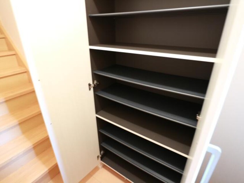  東海道本線/草薙駅 バス18分瀬名新田下下車:停歩4分 2階 築13年