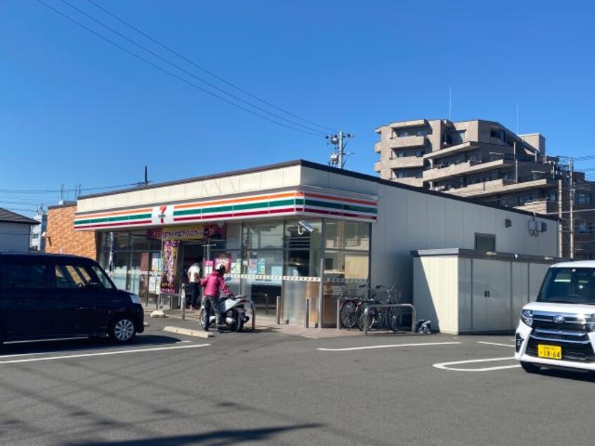 セブンイレブン静岡国吉田店(コンビニ)まで329m 静岡鉄道静岡清水線/県総合運動場駅 徒歩8分 3階 築36年