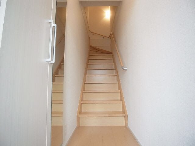  東海道本線/草薙駅 バス22分瀬名神殿下下車:停歩5分 2階 築12年