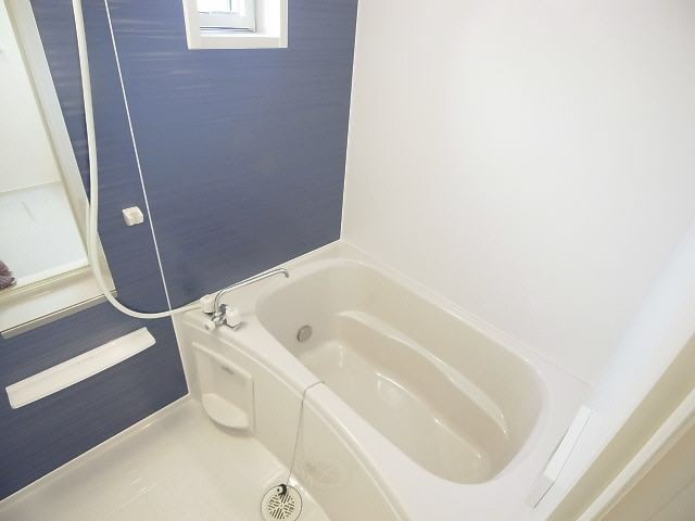  東海道本線/草薙駅 バス22分瀬名神殿下下車:停歩5分 2階 築12年