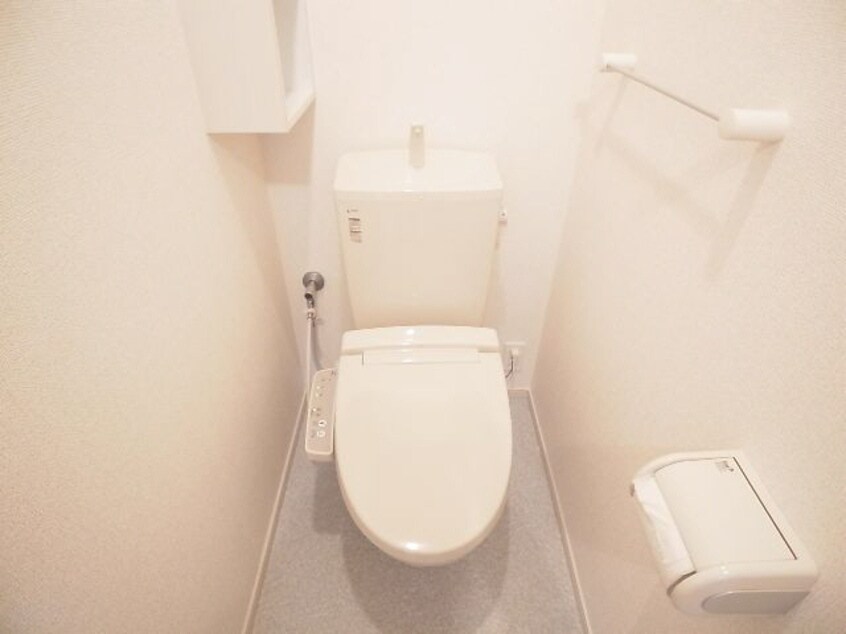  東海道本線/草薙駅 バス22分瀬名神殿下下車:停歩5分 2階 築12年