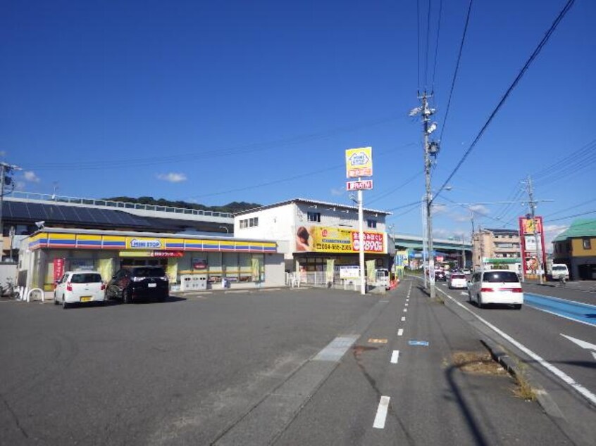 ミニストップ静岡瀬名川店(コンビニ)まで649m 東海道本線/草薙駅 徒歩18分 2階 築10年