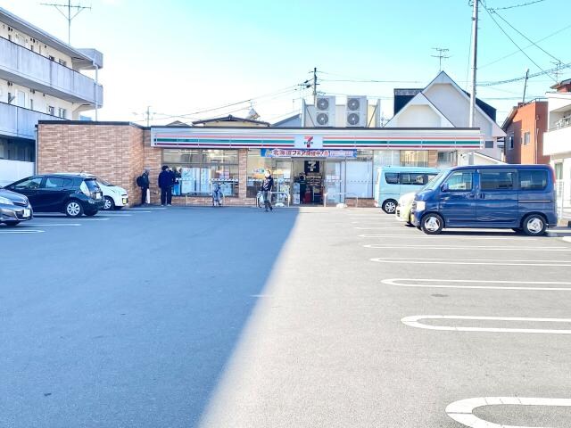 セブンイレブン静岡瀬名店(コンビニ)まで524m 東海道本線/静岡駅 バス28分東部団地停下車:停歩3分 3階 築34年