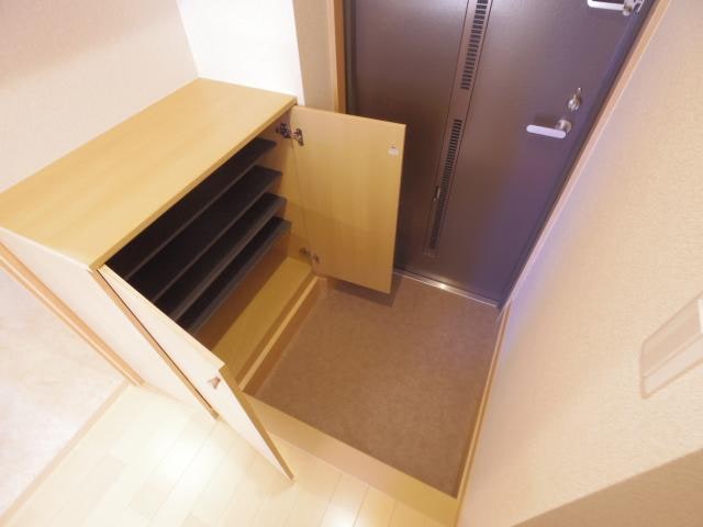  静岡鉄道静岡清水線/新静岡駅 バス17分瀬名川一丁目下車:停歩3分 2階 築9年