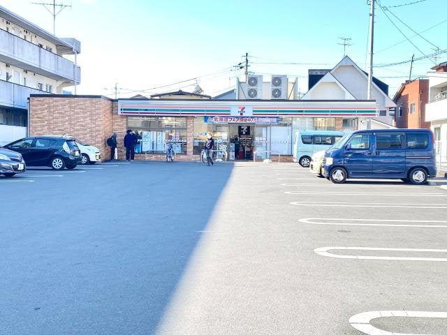 セブンイレブン静岡瀬名店(コンビニ)まで502m 東海道本線/静岡駅 バス32分西奈中学常葉入口下車:停歩2分 3階 築8年