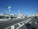 ファミリーマート静岡瀬名川店(コンビニ)まで878m 東海道本線/草薙駅 徒歩17分 1階 築7年