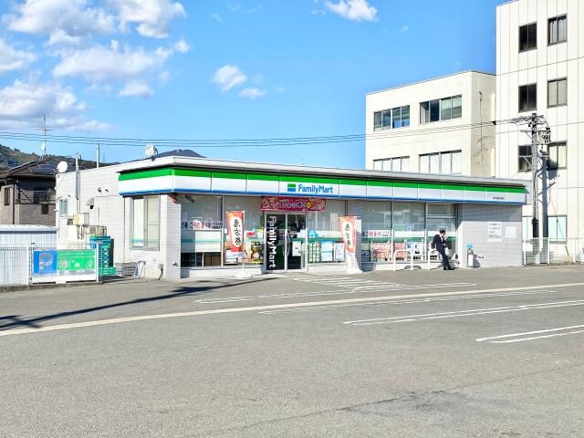 ファミリーマート清水楠新田東店(コンビニ)まで754m 東海道本線/草薙駅 徒歩15分 1階 築39年