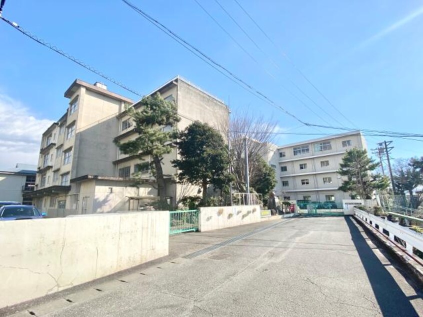 静岡市立西奈中学校(中学校/中等教育学校)まで2167m 静岡鉄道静岡清水線/御門台駅 徒歩21分 1階 築8年