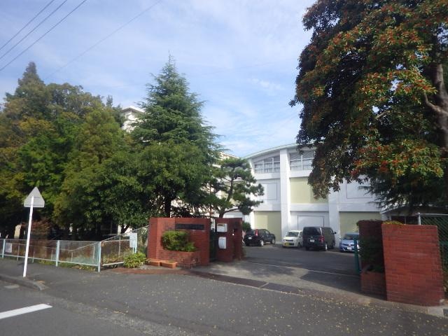 静岡市立東豊田中学校(中学校/中等教育学校)まで452m 静岡鉄道静岡清水線/県総合運動場駅 徒歩16分 1階 築7年