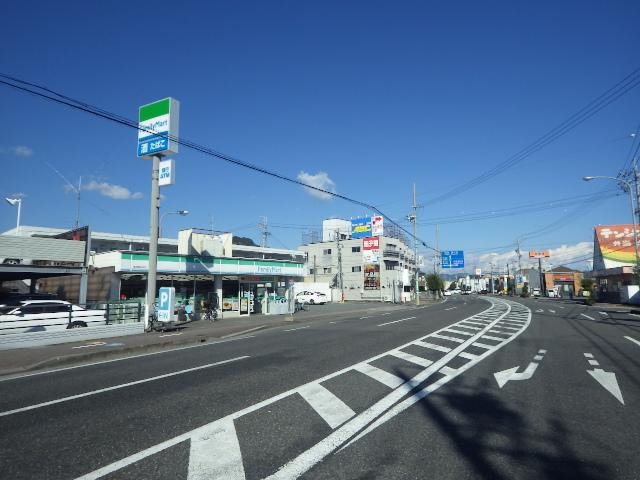 ファミリーマート静岡瀬名川店(コンビニ)まで679m 東海道本線/草薙駅 徒歩19分 1階 築47年
