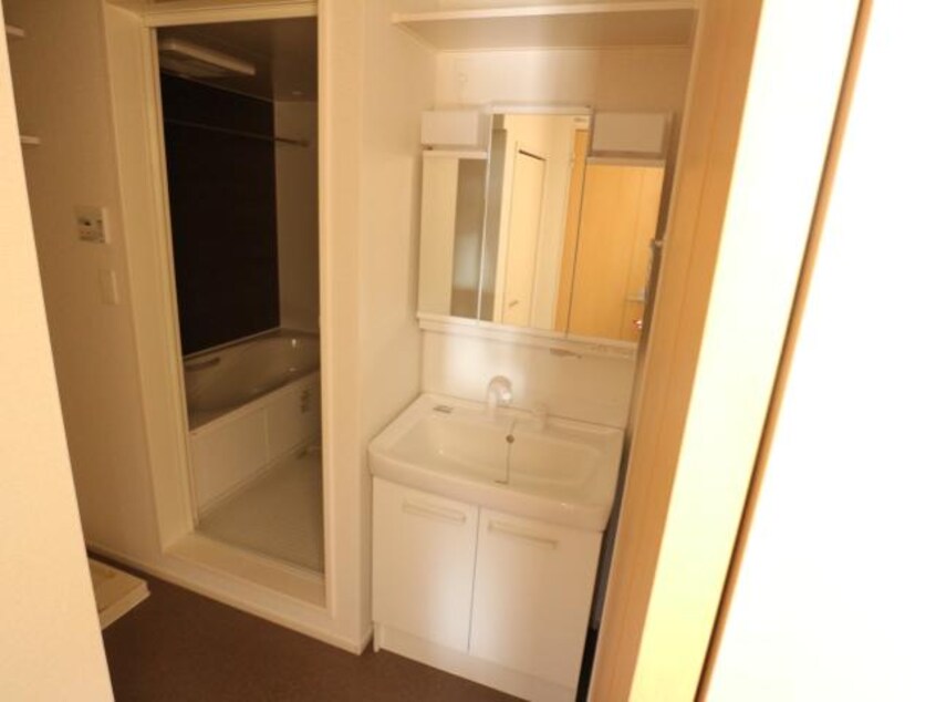  東海道本線/草薙駅 バス10分東瀬名町下車:停歩10分 1階 築6年