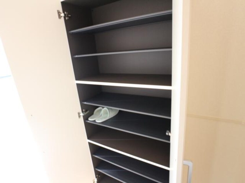  東海道本線/草薙駅 バス10分東瀬名町下車:停歩10分 1階 築6年