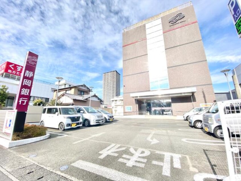 静岡銀行草薙支店(銀行)まで341m 東海道本線/草薙駅 徒歩8分 1階 築35年