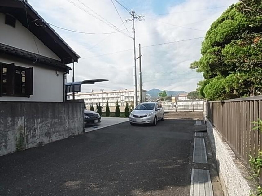 静岡市立清水第八中学校(中学校/中等教育学校)まで1131m 静岡鉄道静岡清水線/狐ケ崎駅 徒歩8分 2階 築1年