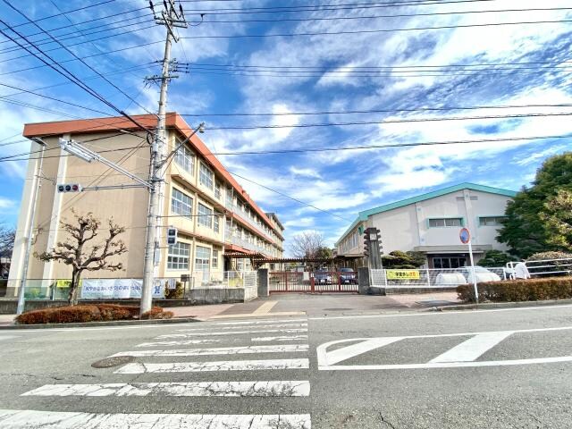 静岡市立清水有度第一小学校(小学校)まで1024m 静岡鉄道静岡清水線/御門台駅 徒歩13分 2階 築39年