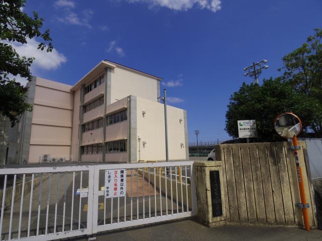 静岡市立清水飯田東小学校(小学校)まで211m 東海道本線/清水駅 バス14分飯田小学校入口下車:停歩7分 2階 築20年