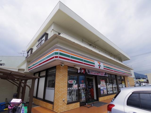 セブンイレブン清水八木間店(コンビニ)まで895m 東海道本線/興津駅 バス10分消防学校前下車:停歩5分 1階 築20年